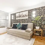 Classy Quentin Dream In The Heart Of Appartement *