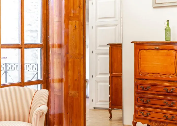 Classy Quentin Dream In The Heart Of Appartement Budapest